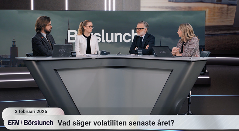 Anna-Karin sitter i studio hos EFN