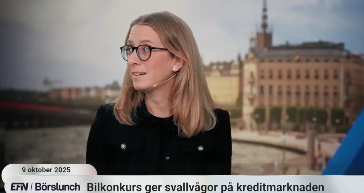 Anna-Karin sitter i et studio hos EFN