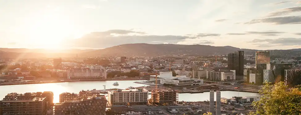 Utsikt over Oslo ved soloppgang
